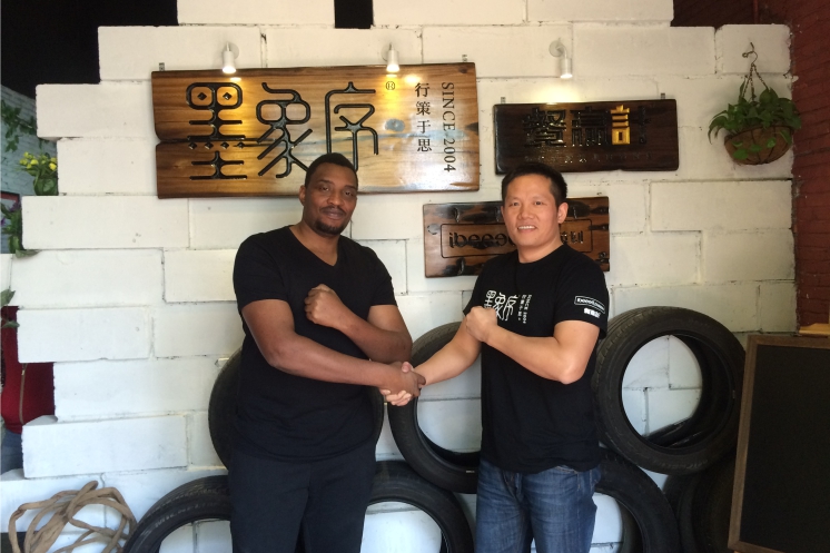 墨象序行政总监与模特 墨象序行政总监与模特