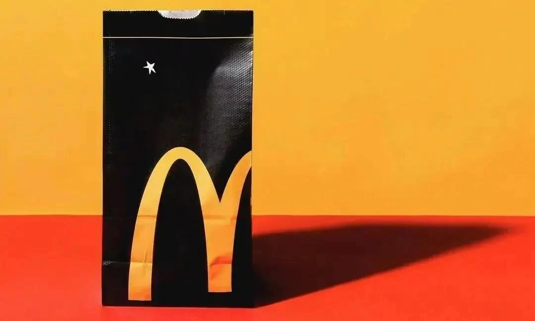 麦当劳联名APUJAN限定极黑包装设计形象