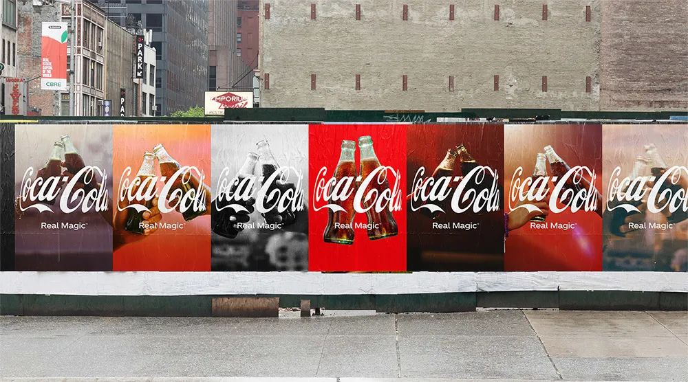 可口可乐拥抱LOGO设计宣传应用