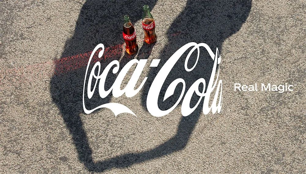 可口可乐拥抱LOGO设计演绎效果